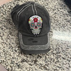Women’s grey sugar skull ball cap with Velcro adjustable back